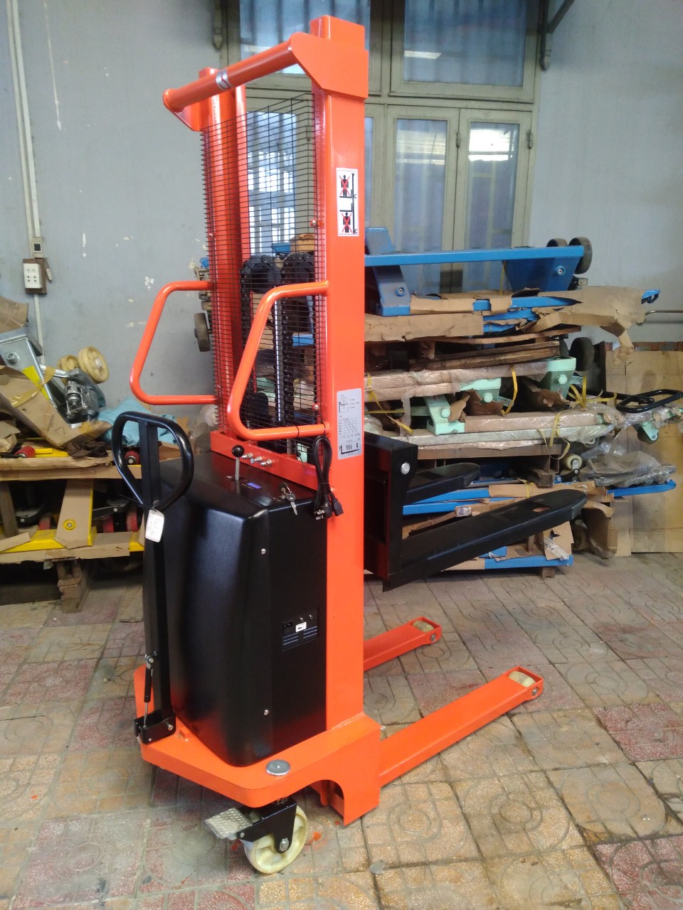 Xe nâng bán tự động Niuli