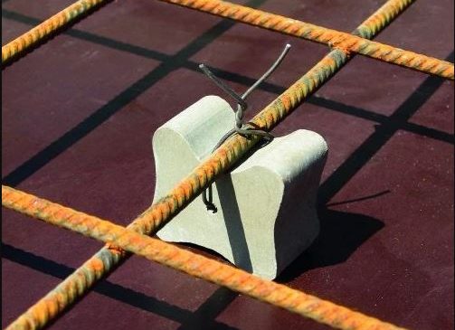 Vì sao phải sử dụng con kê bê tông trong kết cấu bê tông cốt thép?
