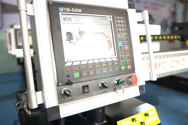 Máy cắt Plasma CNC EMC-3000