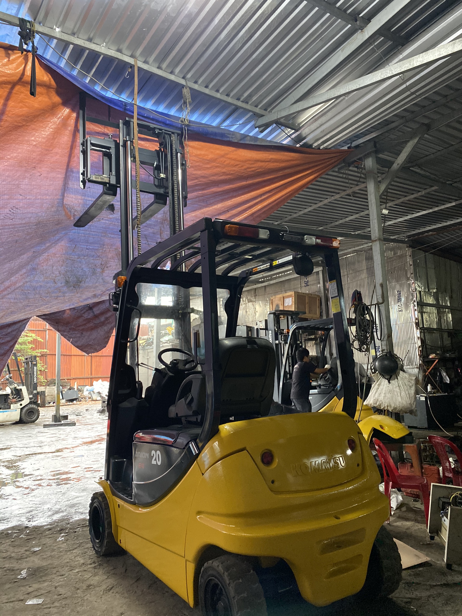 Xe nâng hàng Komatsu 2T ngồi lái