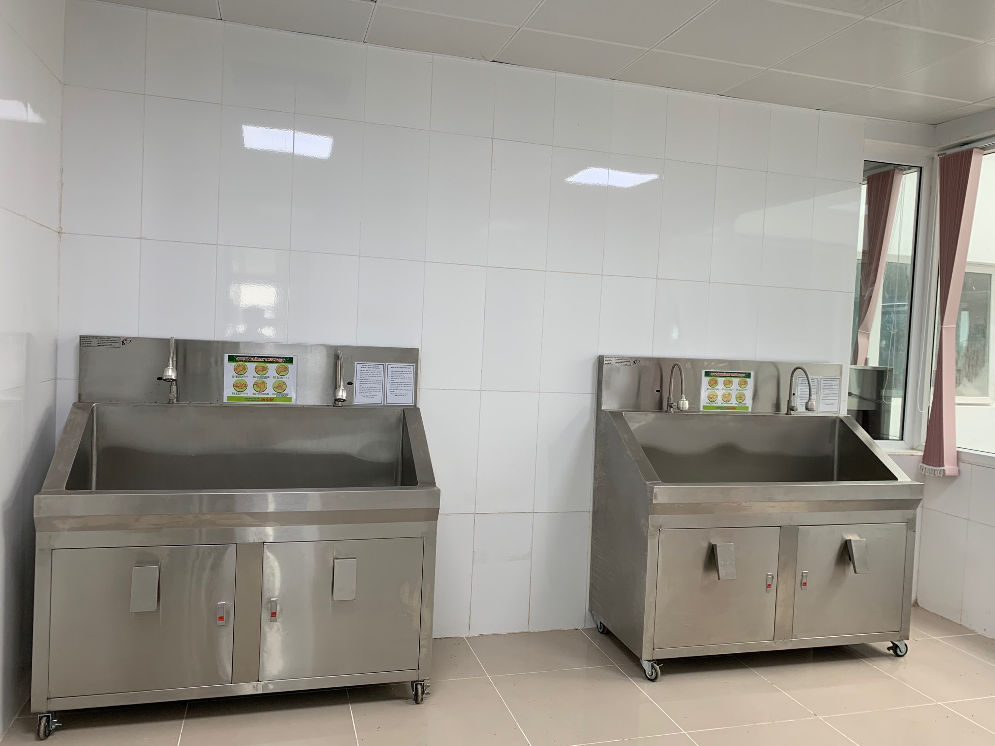 Bồn rửa tay y tế tiệt trùng 2 vòi