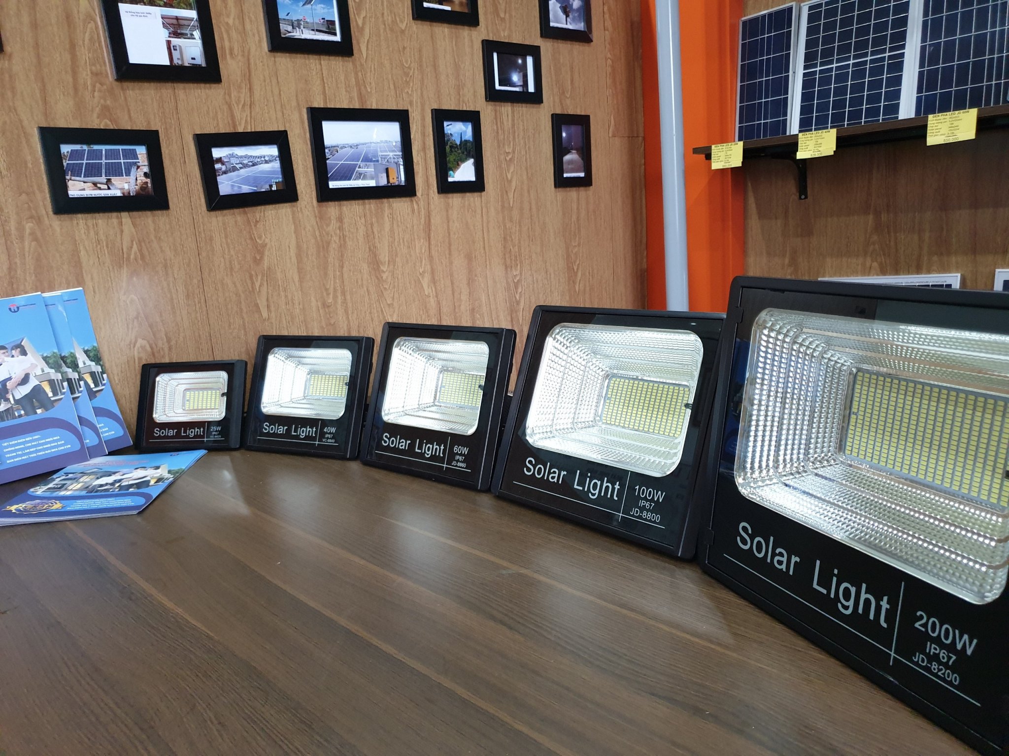 Đèn pha LED năng lượng mặt trời Jindian- JD