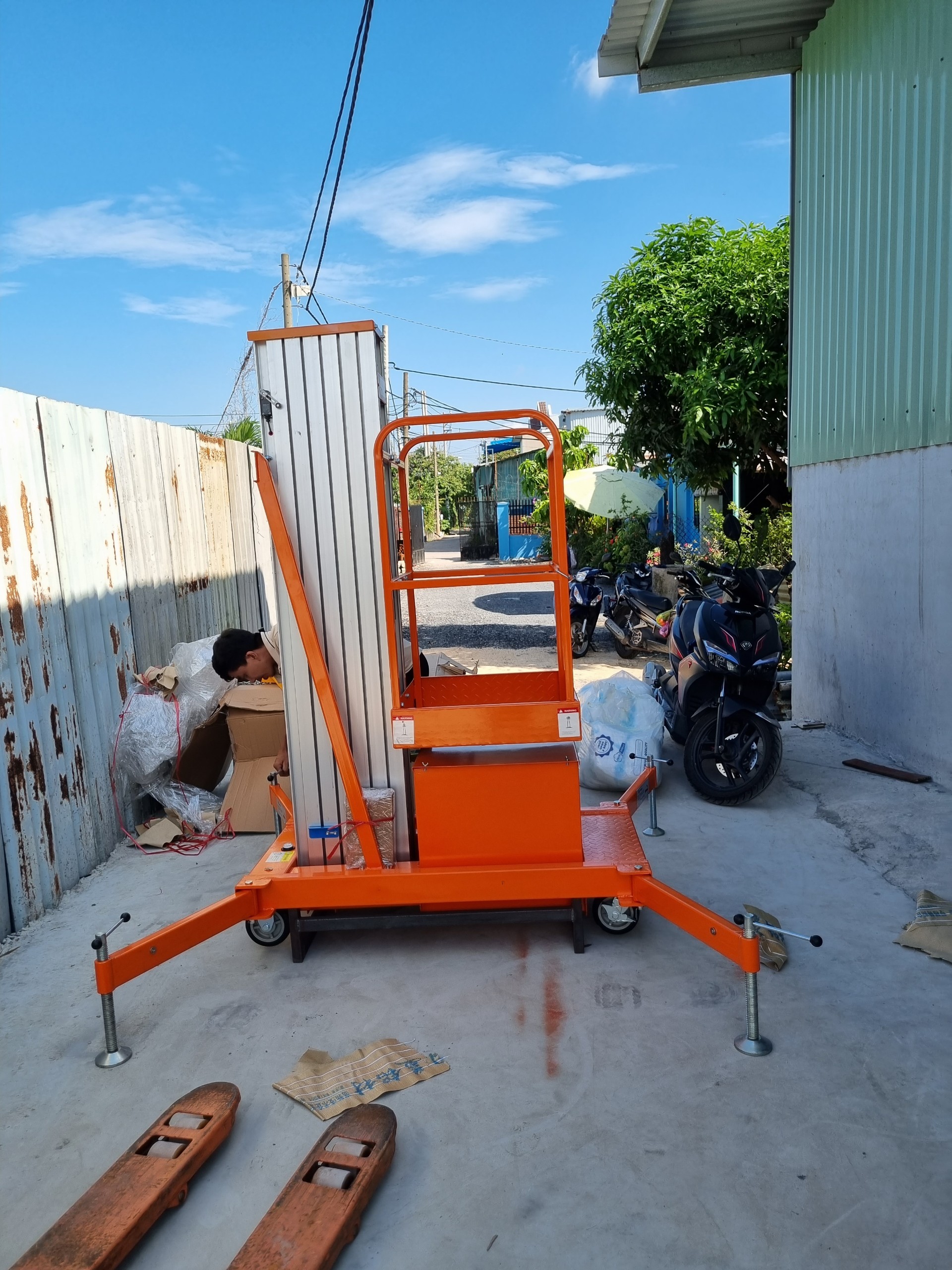 Thang nâng điện 8M 1 người trục đơn GTWY801