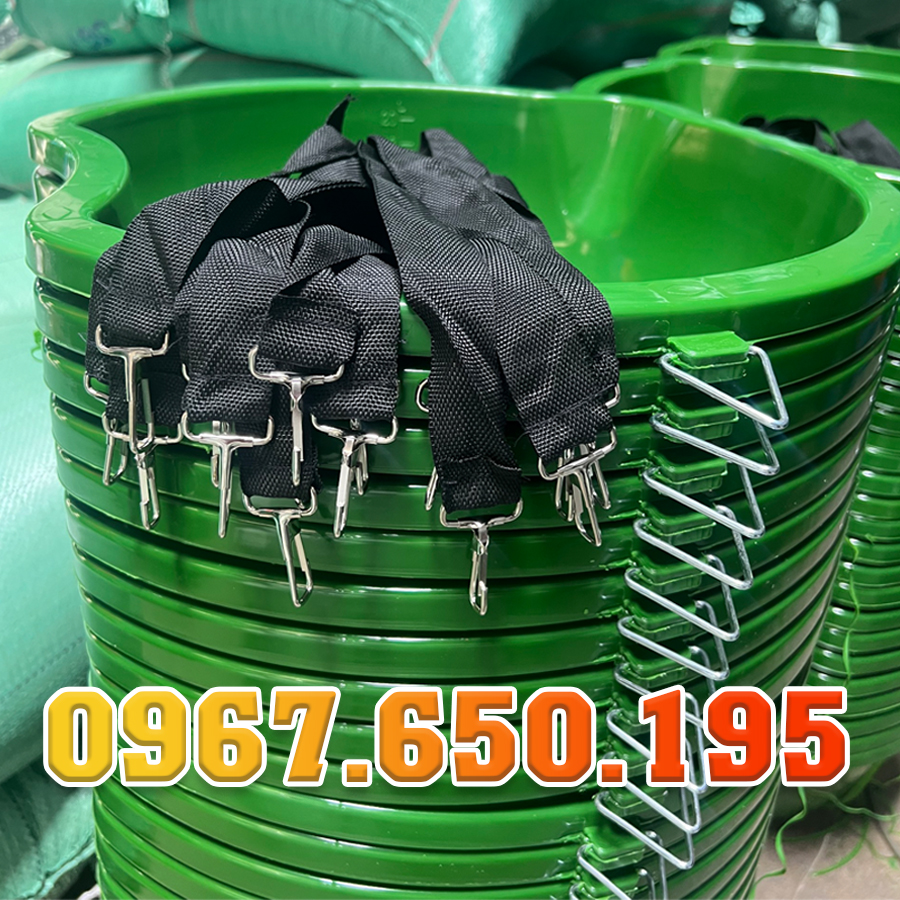 Thau nhựa rải phân bón