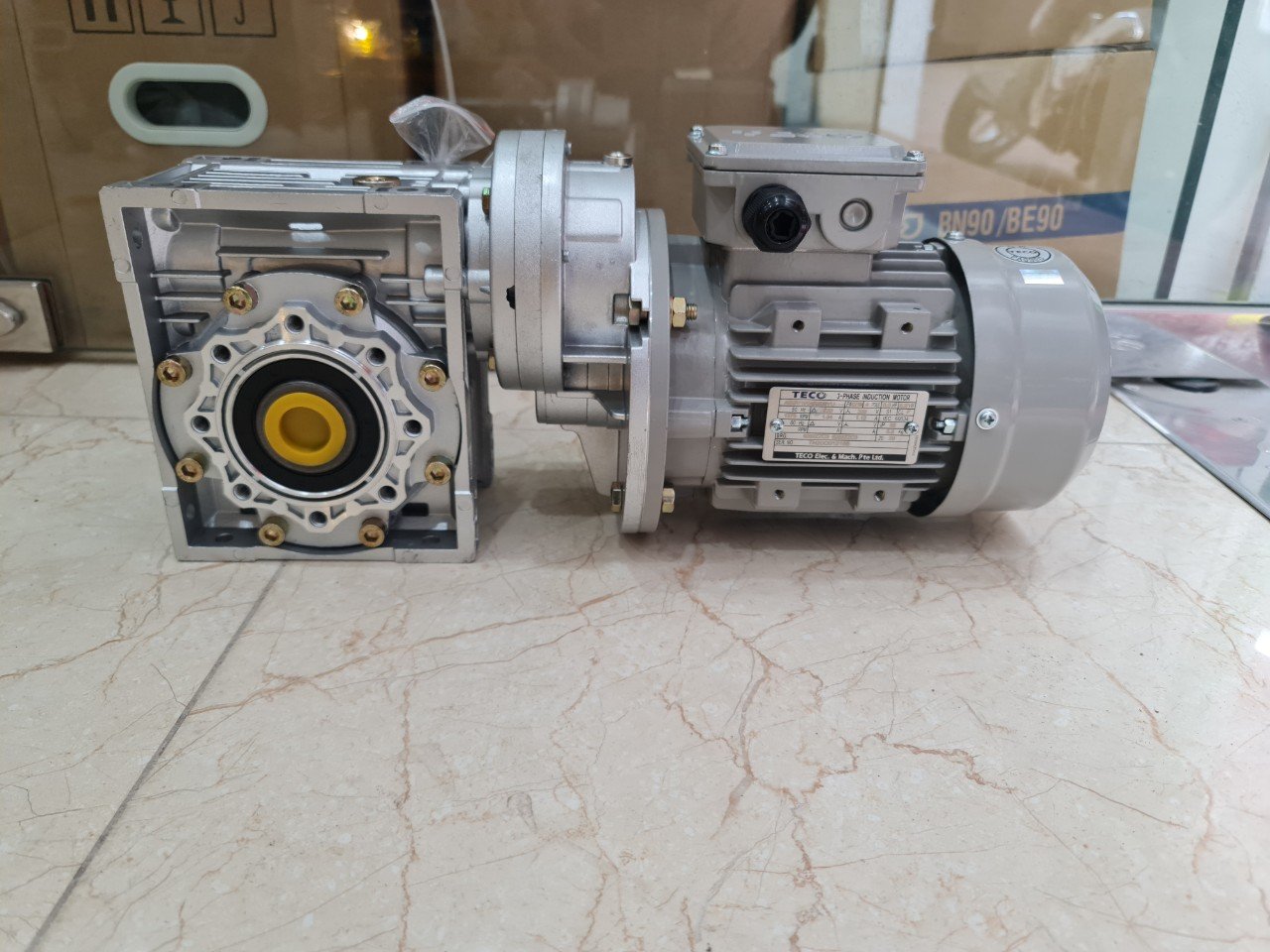 Hộp số giảm tốc NMRV 70