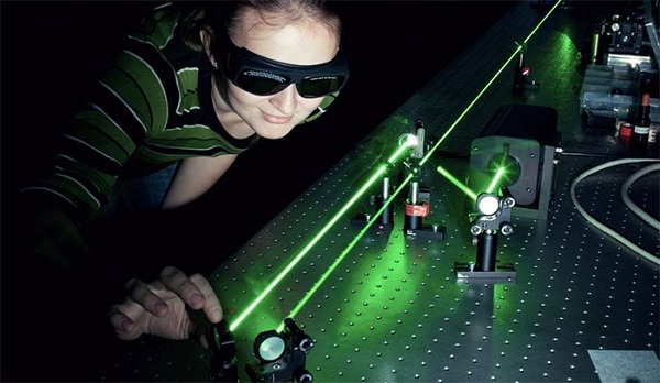 Công nghệ truyền dữ liệu siêu tốc qua tia laser
