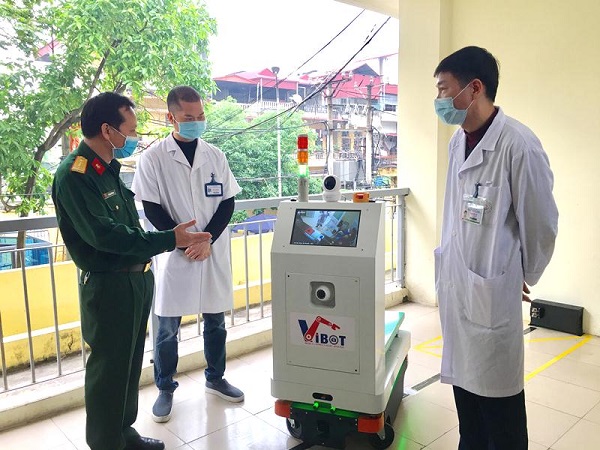 Robot hỗ trợ y tế trong các khu vực cách ly phòng chống dịch COVID-19