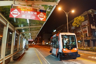 Chiếc xe bus EZ10 không người lái đầu tiên trên thế giới