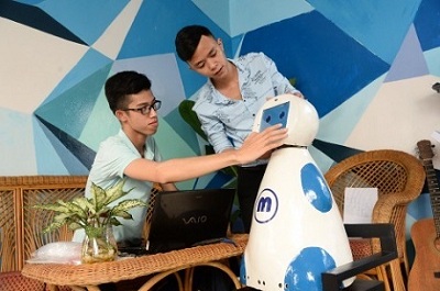 Sáng chế robot phục vụ gia đình