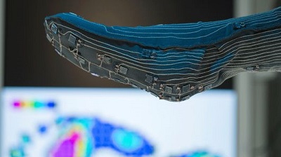 Tất chân gắn cảm biến cho bệnh nhân tiểu đường