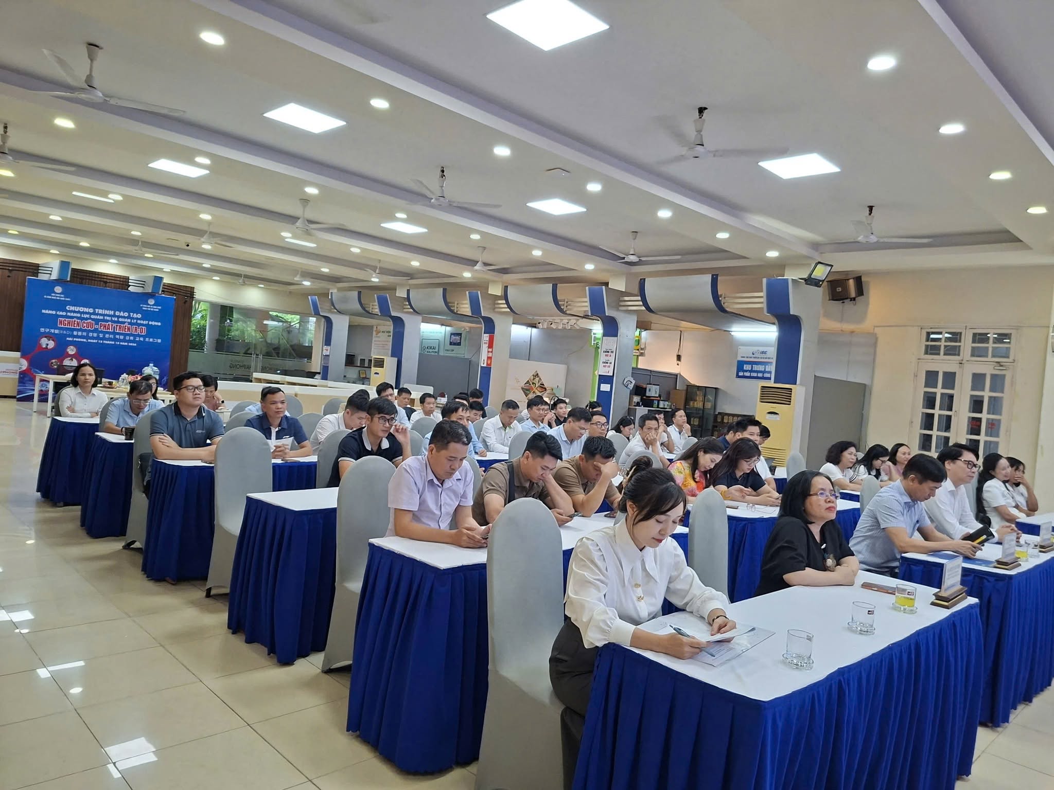 Hải Phòng bế giảng và trao giấy chứng nhận chương trình đào tạo nâng cao năng lực quản trị và quản lý hoạt động nghiên cứu – phát triển (R&D)