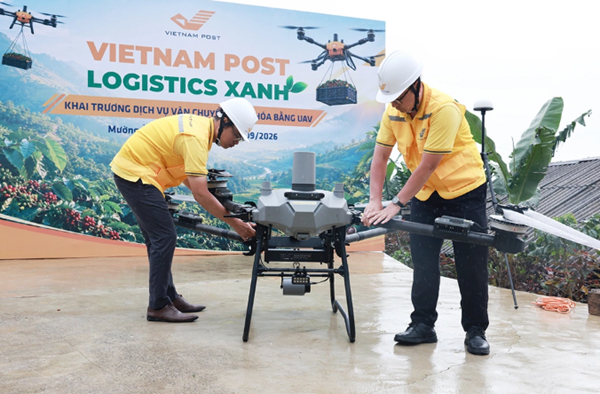 Việt Nam lần đầu triển khai dịch vụ vận chuyển nông sản bằng UAV tại vùng núi