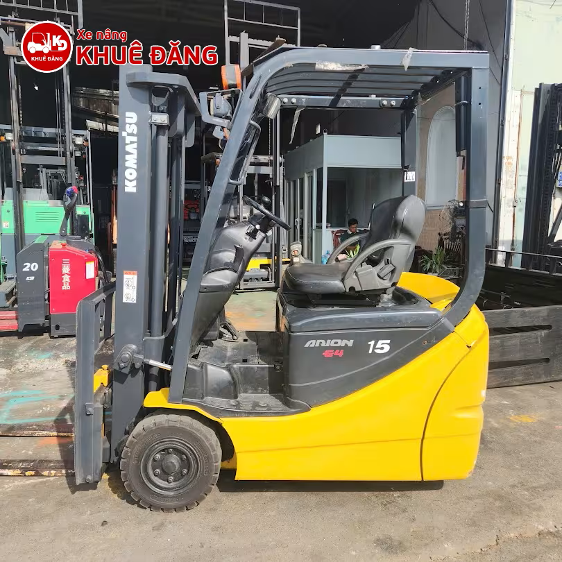 Xe nâng điện ngồi lái 3 bánh 1.5 tấn Komatsu FB15M-12