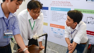 Chế tạo thành công chiếc máy đọc sách “đa ngôn ngữ” VReader cho người khiếm thị