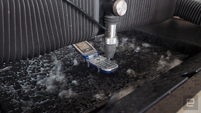 Chế tạo thành công máy phun tia nước để bàn cỡ nhỏ