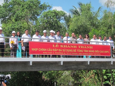 Chế tạo thành công phiến dầm cầu bê tông ứng suất trước tính năng siêu cao cốt sợi mảnh