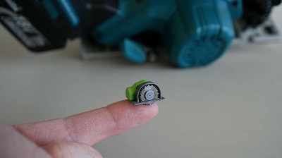 Chiếc cưa máy nhỏ nhất thế giới