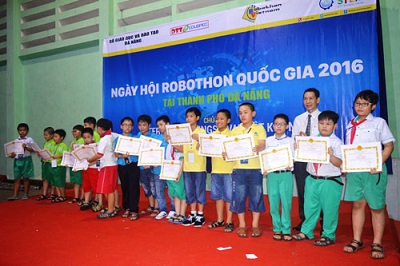 Hơn 200 kỹ sư robot nhí tham dự ngày hội Robothon 2016 tại Đà Nẵng