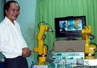 Nghiên cứu, thiết kế chế tạo robot 5 bậc tự do phục vụ đào tạo