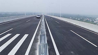Thử nghiệm vật liệu mới Rhinophalt trong bảo trì đường bộ tại Việt Nam
