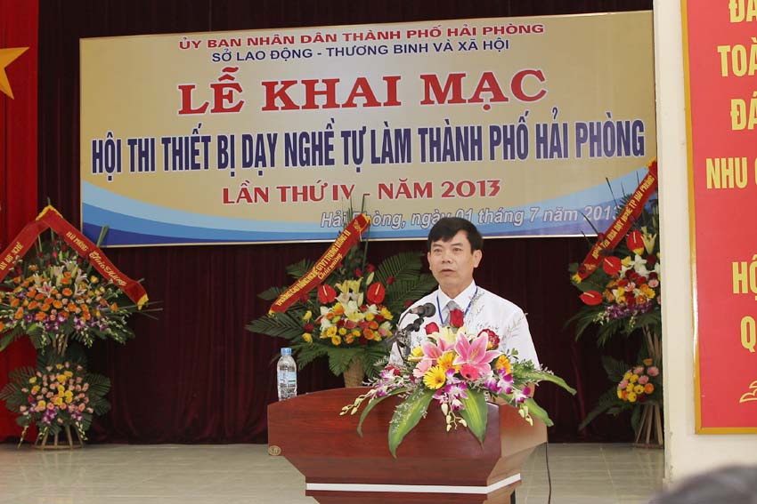 NGƯT Hoàng Văn Dũng - Hiệu trưởng Nhà trường phát biểu tại buổi Lễ khai mạc 