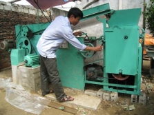 Hiệu quả từ máy xử lý rác thải của anh nông dân miền biển